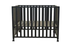 Bebies First Baby Box Met Wieltjes Sarah Zwart 76 x 95 cm Met Matras