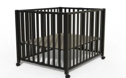 Bebies First Baby Box Met Wieltjes Sarah Zwart 76 x 95 cm Met Matras