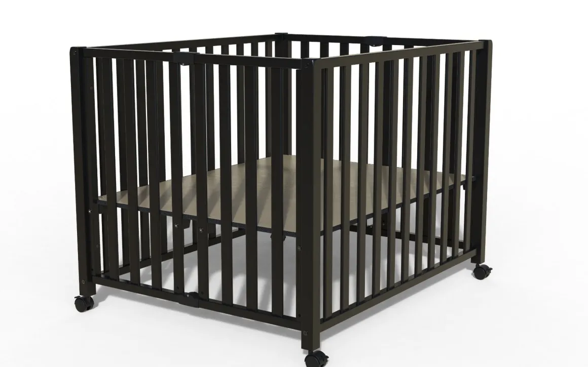 Bebies First Baby Box Met Wieltjes Sarah Zwart 76 x 95 cm Met Matras