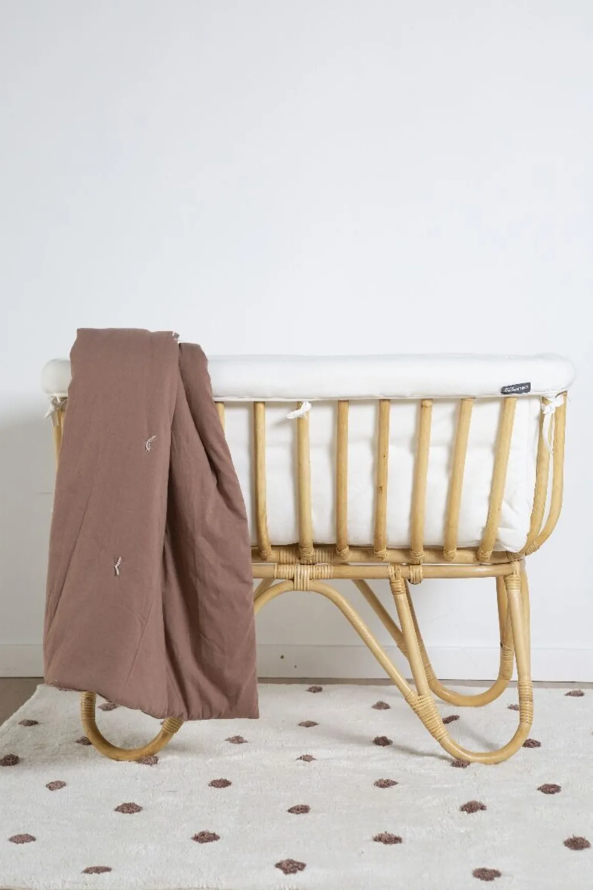 Childhome Rattan Wieg + Matras + Jersey Omrander Ecru