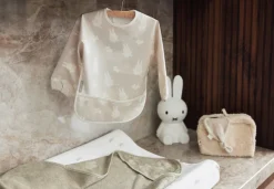 Jollein Slab Waterproof Met Mouw Miffy & Snuffy Nougat