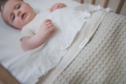 Koeka Ledikantlaken Ruffle Warm White 110x140 cm