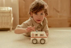 Little Dutch Ambulance met Pegdoll