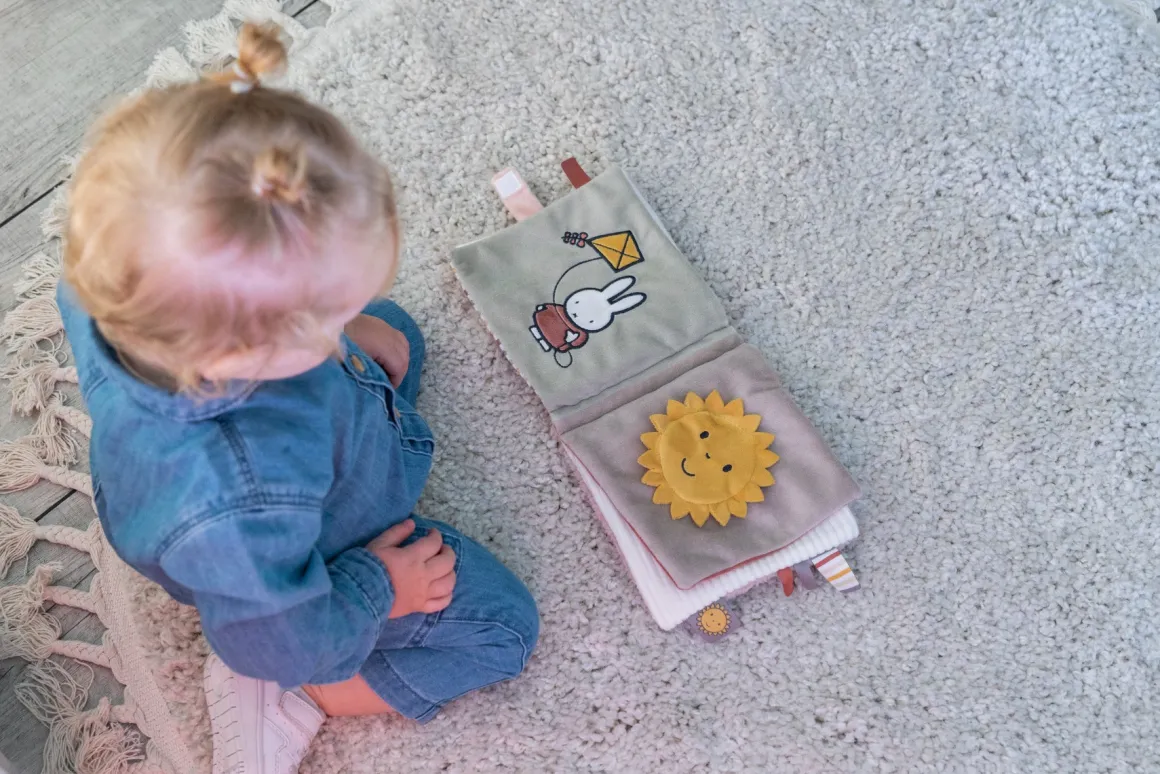 Nijntje Activiteitenboek Fluffy pink