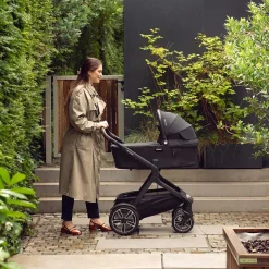 Nuna DEMI™ next Opvouwbare Reiswieg Biscotti