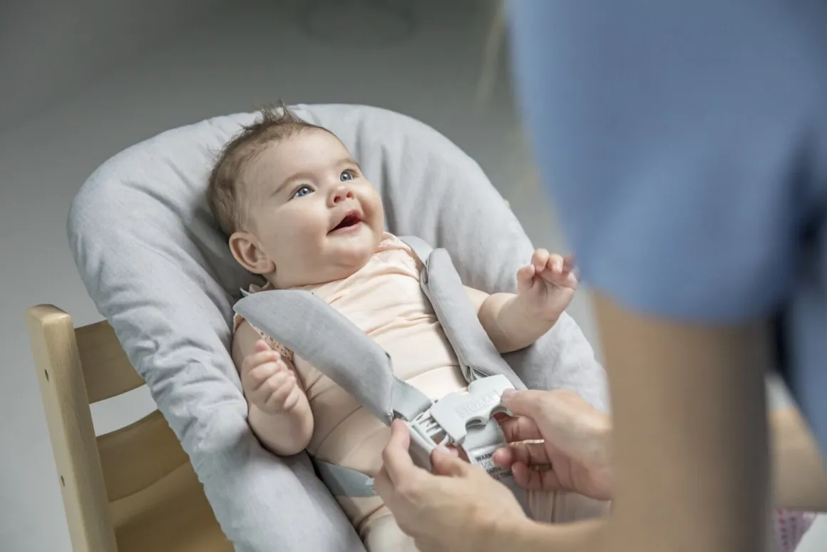 Stokke® Kinderstoel Tripp Trapp® Black + Newborn Set™