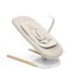Stokke® Yoga™ Wip- en Schommelstoel Light Sand