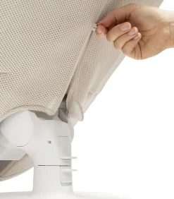 Stokke® Yoga™ Wip- en Schommelstoel Light Sand